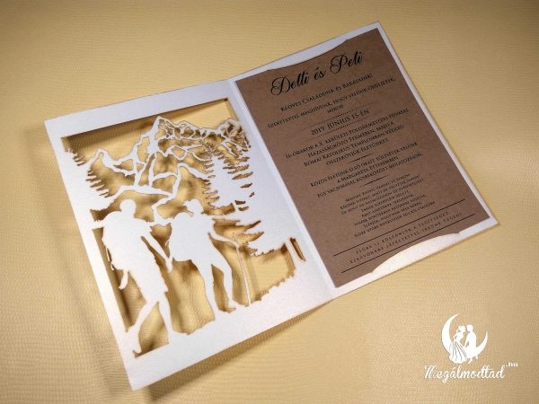 Elegáns kinyitható lézervágott esküvői meghívó, természetbarát ifjú párral.