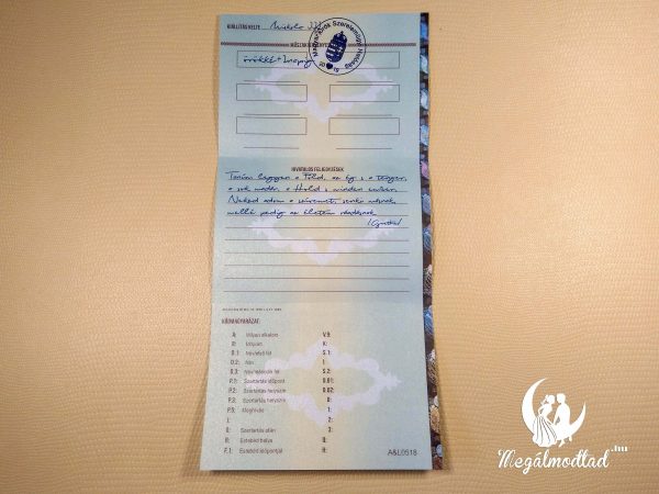Egyedi esküvői meghívó forgalmi engedély stílusban, személyre szabható adatokkal és dizájnnal.